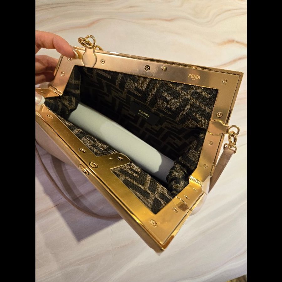 Fendi First淺粉米杏色肩背手拿包 宋慧喬同款-4