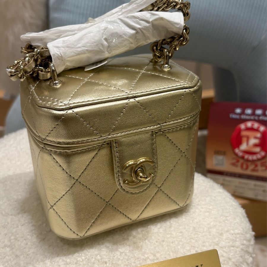 Chanel Mini Vanity Case 鏈條迷你化妝包 全新-1