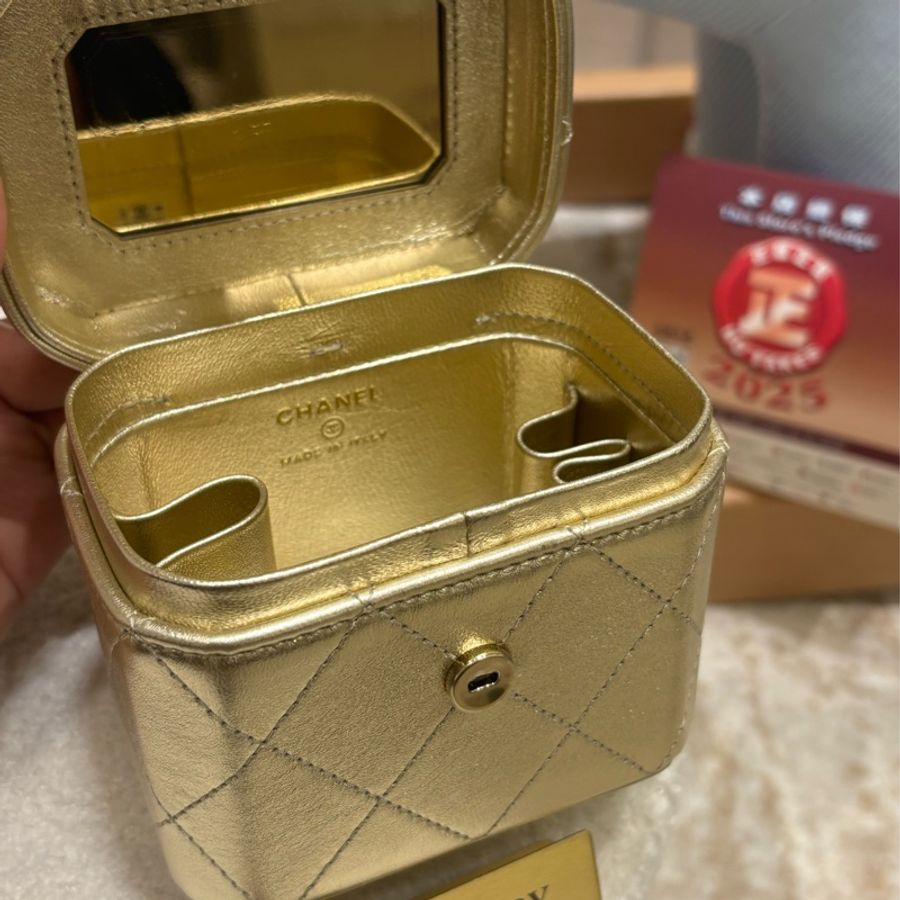Chanel Mini Vanity Case 鏈條迷你化妝包 全新-4