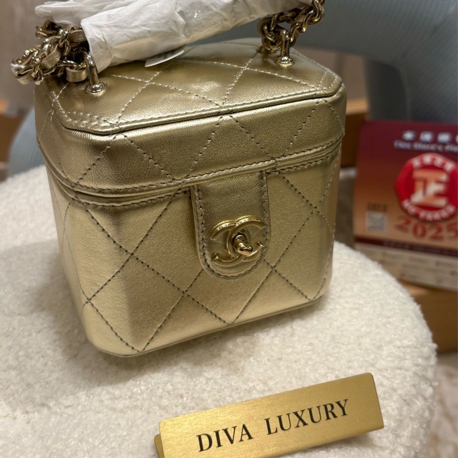 Chanel Mini Vanity Case 鏈條迷你化妝包 全新-5