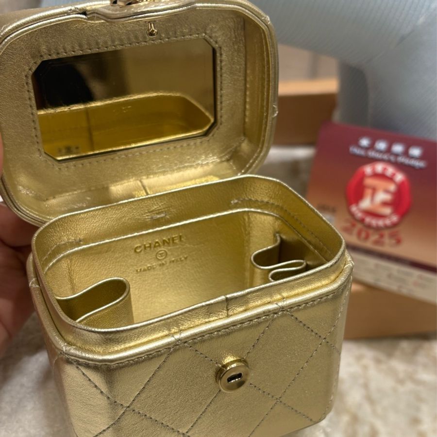 Chanel Mini Vanity Case 鏈條迷你化妝包 全新-8