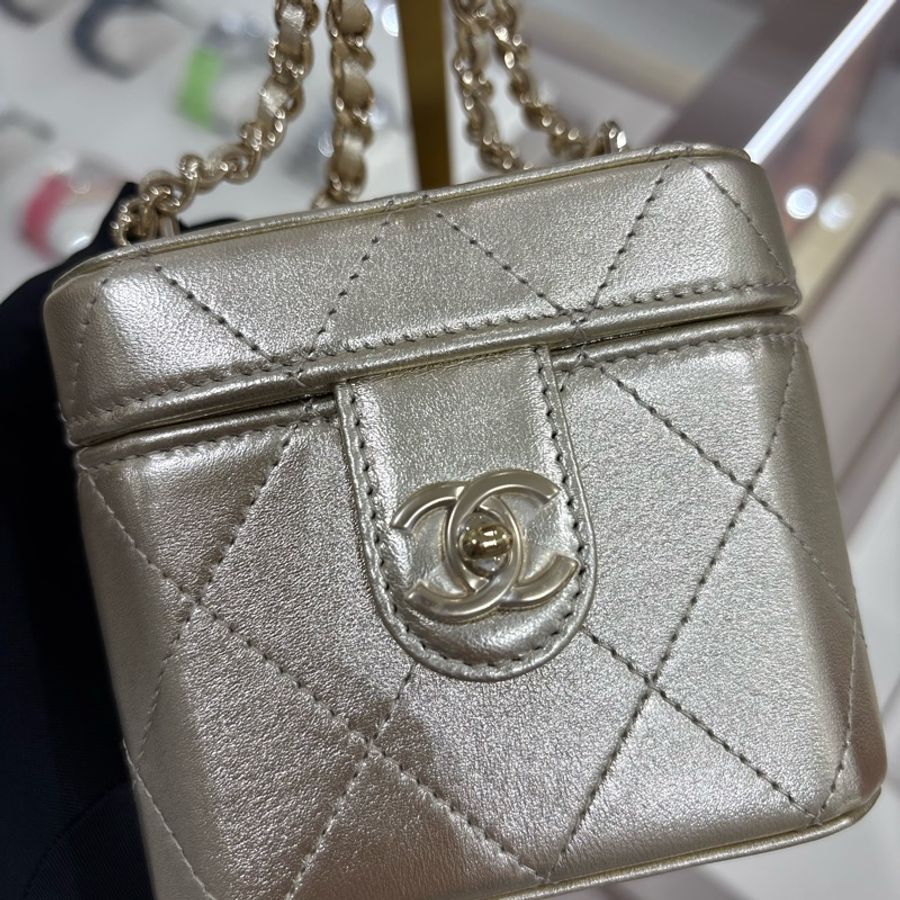 Chanel Mini Vanity Case 鏈條迷你化妝包 全新-9