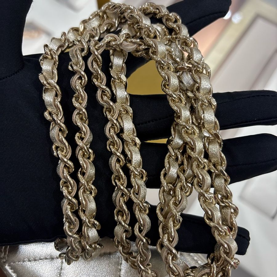 Chanel Mini Vanity Case 鏈條迷你化妝包 全新-10