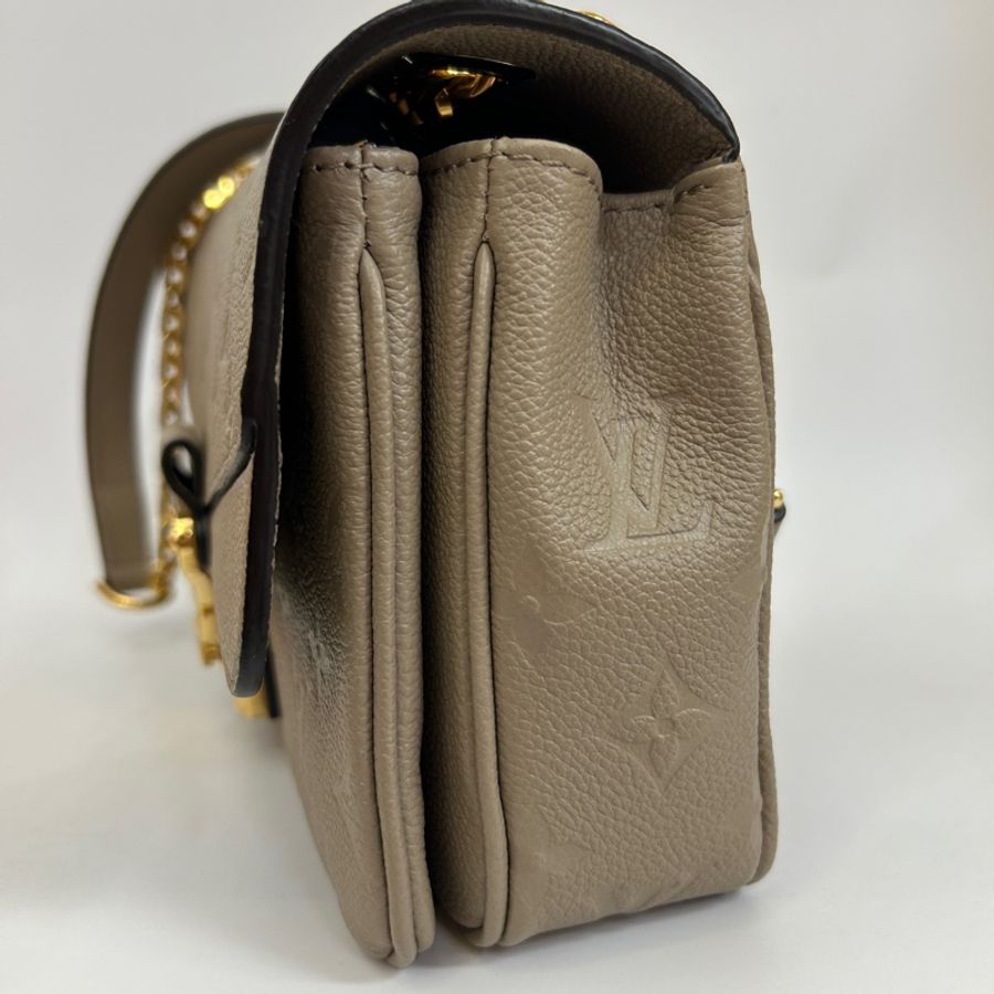 Lv 灰牛皮Marceau肩斜背包M46199-3