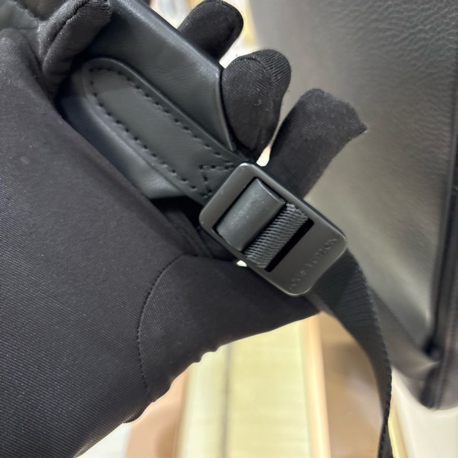 LV Backpack黑色 全新-10