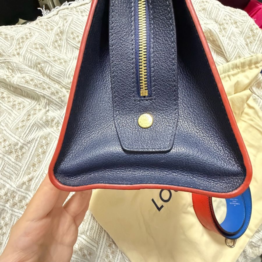 LV 深藍水波紋EPI MM 肩背包-17