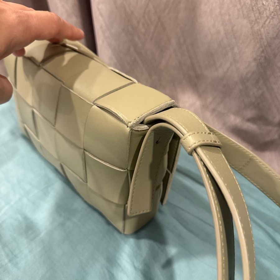 Bottega Veneta /Cassette Bag(編織皮革斜背包)-33