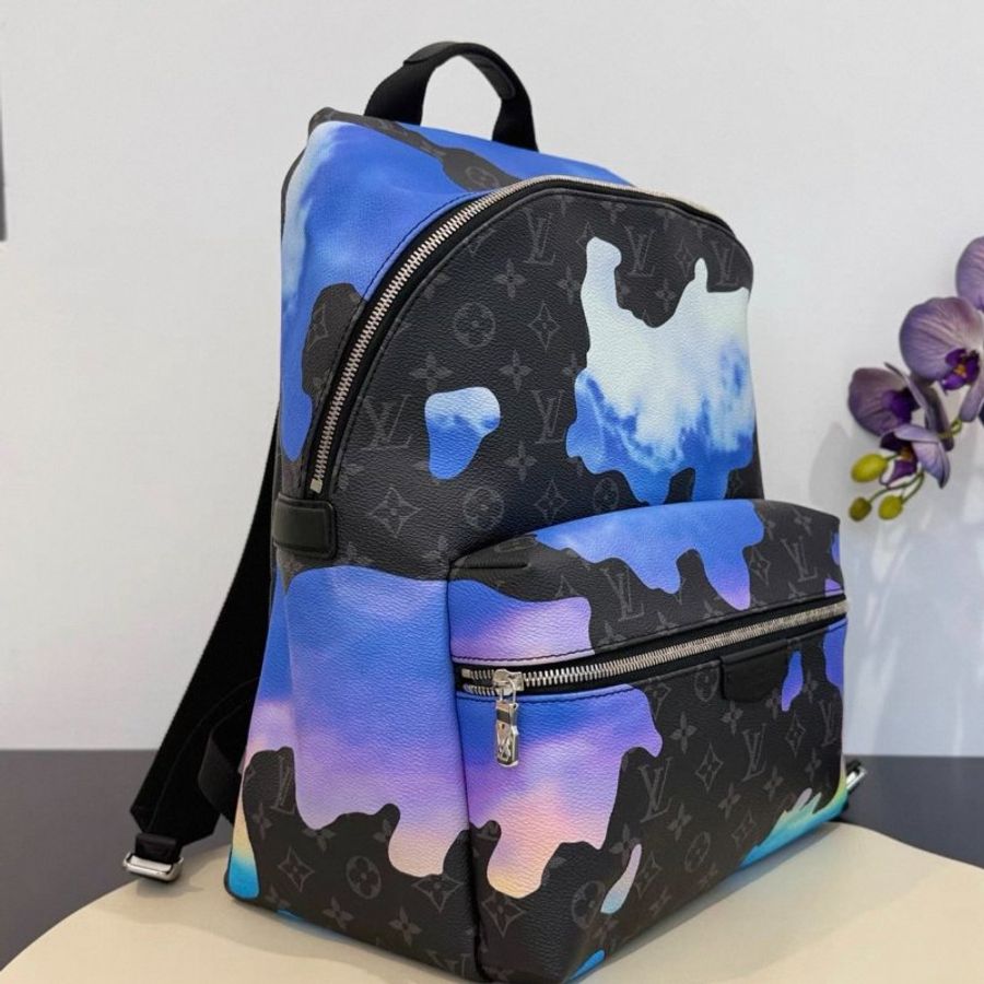 LV Discovery 藍紫色雲朵圖案拼老花後背包 芯片款 全新配件塵袋-2