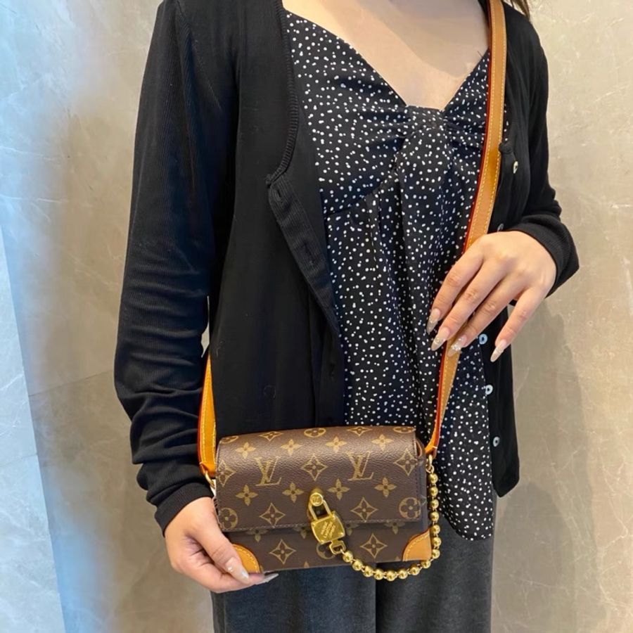 🈶25年購證 #近新閒置 #王鶴棣同款 Lv steamer鎖頭盒子斜挎包-11