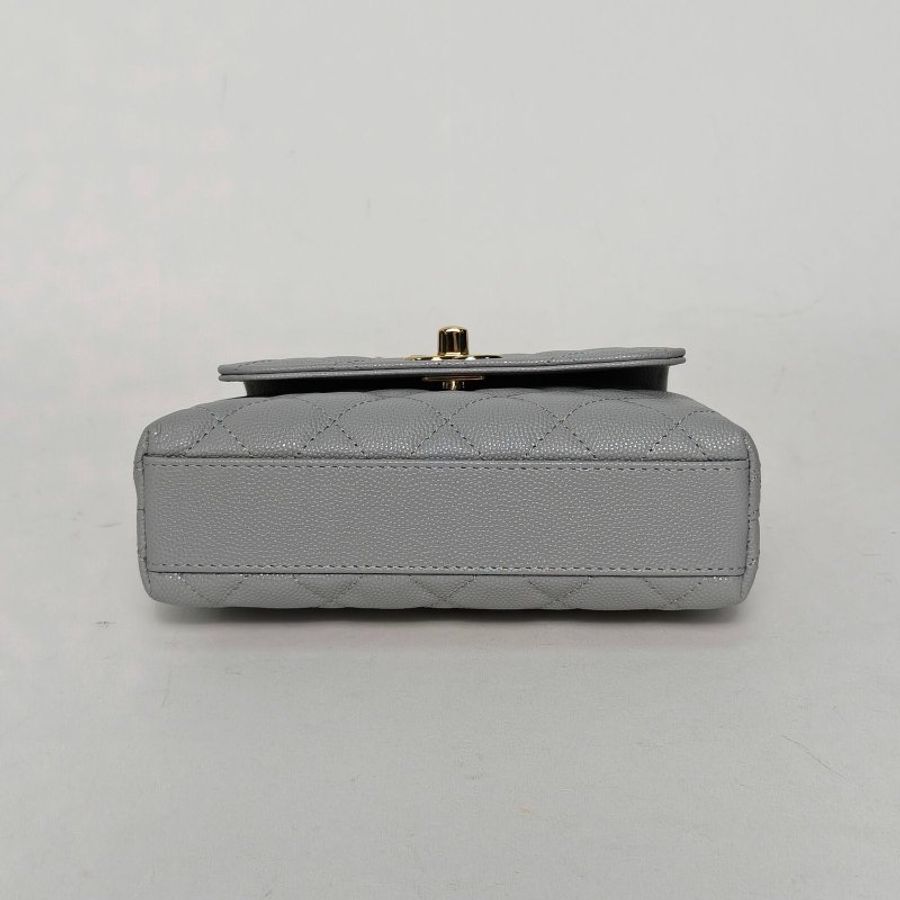 CHANEL CocoHandle15.5灰色荔枝牛皮鐳射標金扣肩背包-4