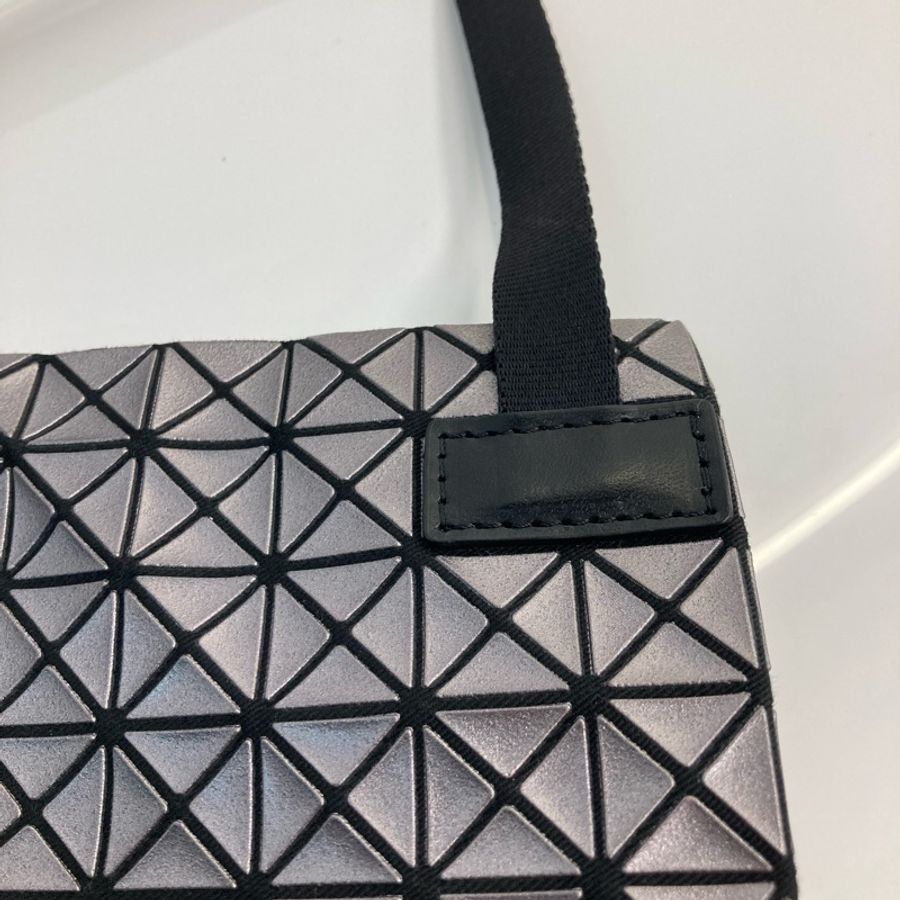 MS0373 BAO BAO ISSEY MIYAKE 經典格仔紋肩帶包包SHOULDER BAG PVC-32