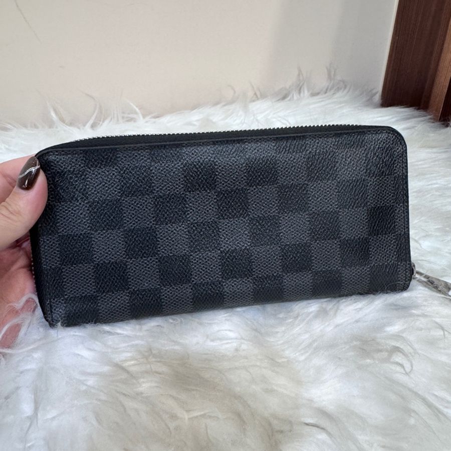 LV Zippy黑灰格直立拉鍊長夾-1