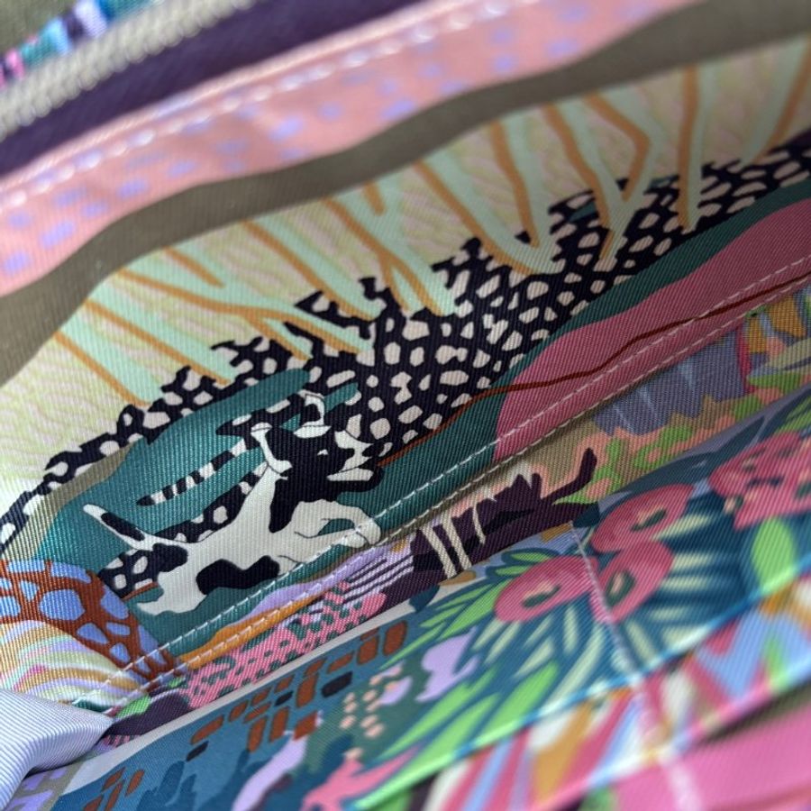 ::HERMES:: 金棕色內裡花園狗狗圖樣絲巾長夾 拉鍊長夾-21