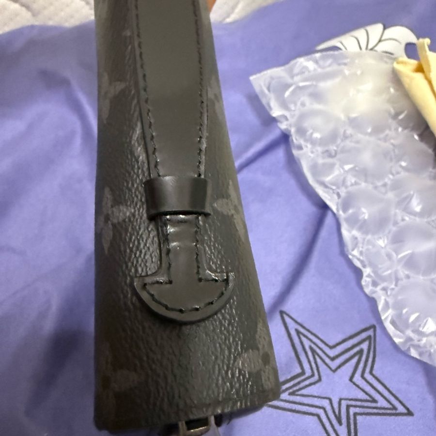 LV男士黑武士 老花 手拿包 郵差包 手機包-22