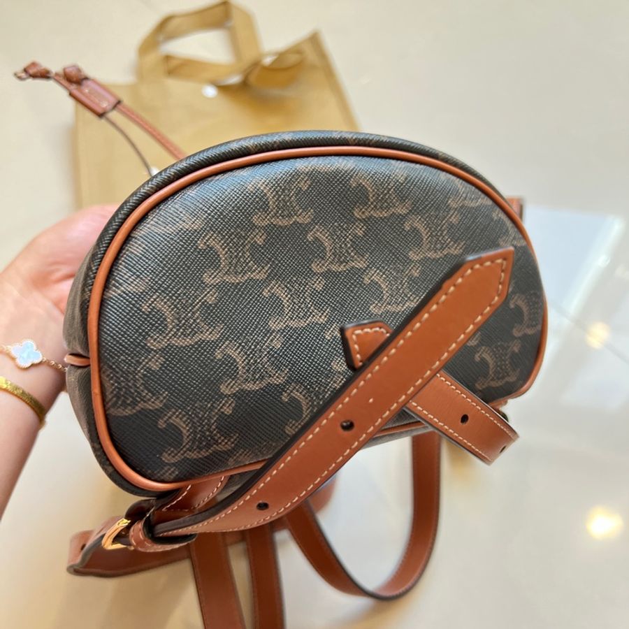 Celine 賽琳 Triomphe 凱旋門系列 FOLCO後背包 Celine 賽琳 Triomphe 凱旋門系列 FOLCO標志印花老花满印翻蓋帆布拼牛革書包背包双肩包 Mini-7