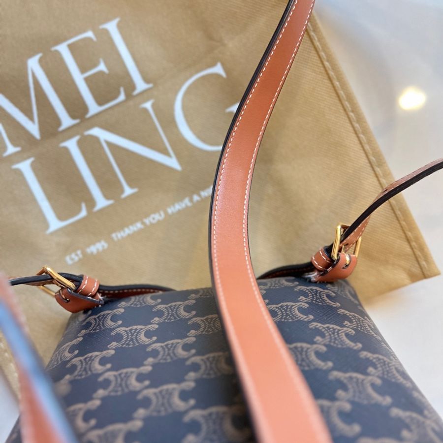 Celine 賽琳 Triomphe 凱旋門系列 FOLCO後背包 Celine 賽琳 Triomphe 凱旋門系列 FOLCO標志印花老花满印翻蓋帆布拼牛革書包背包双肩包 Mini-16