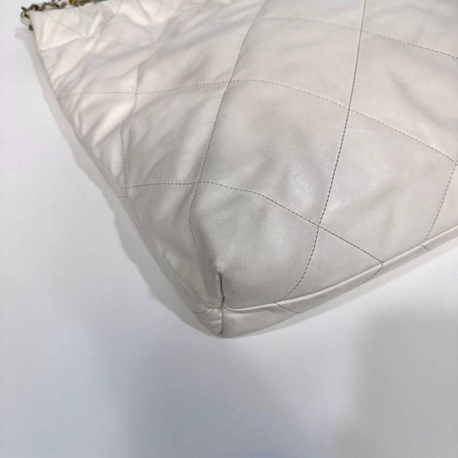 爆款香奈兒Chanel白色油蠟小牛皮金釦中號22Bag AS3261-16