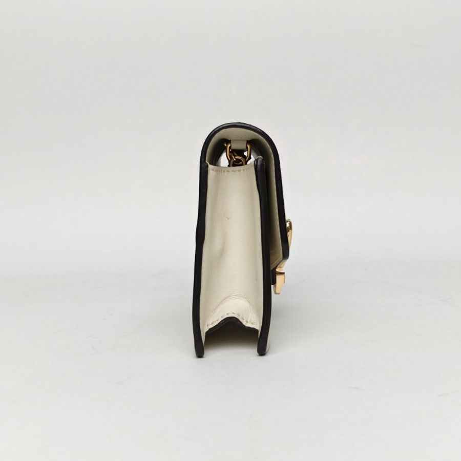 GUCCI Sylvie塞爾維亞絲帶包超Mini16.5白色牛皮金扣肩背包-3