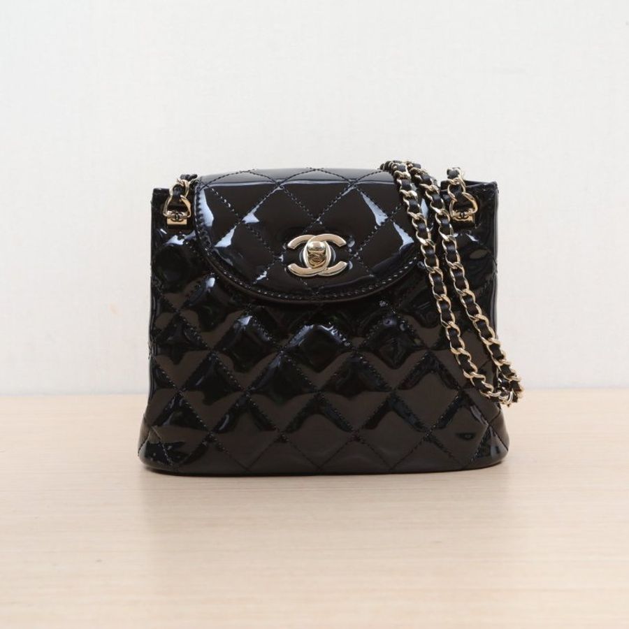 CHANEL 黑色漆皮晶片開金扣香奈兒新款hobo雙鏈條肩背包-1