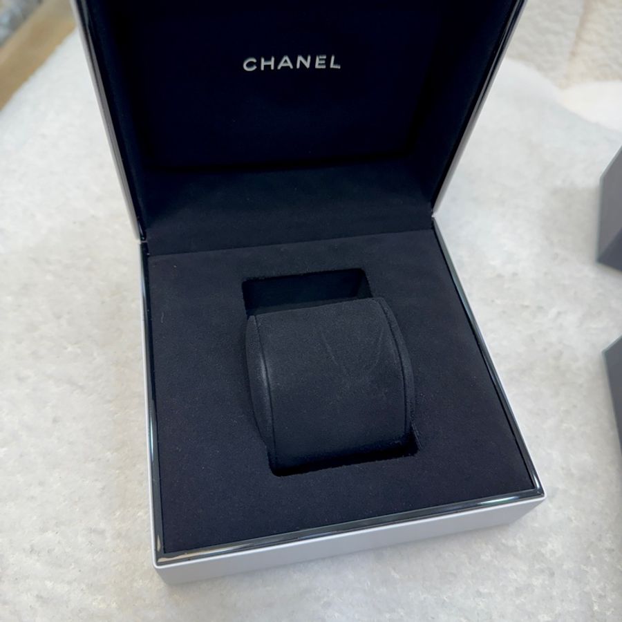 香奈兒J12CHANEL白陶瓷12點鑽CALIBER 38MM J12機芯腕錶H5705-16