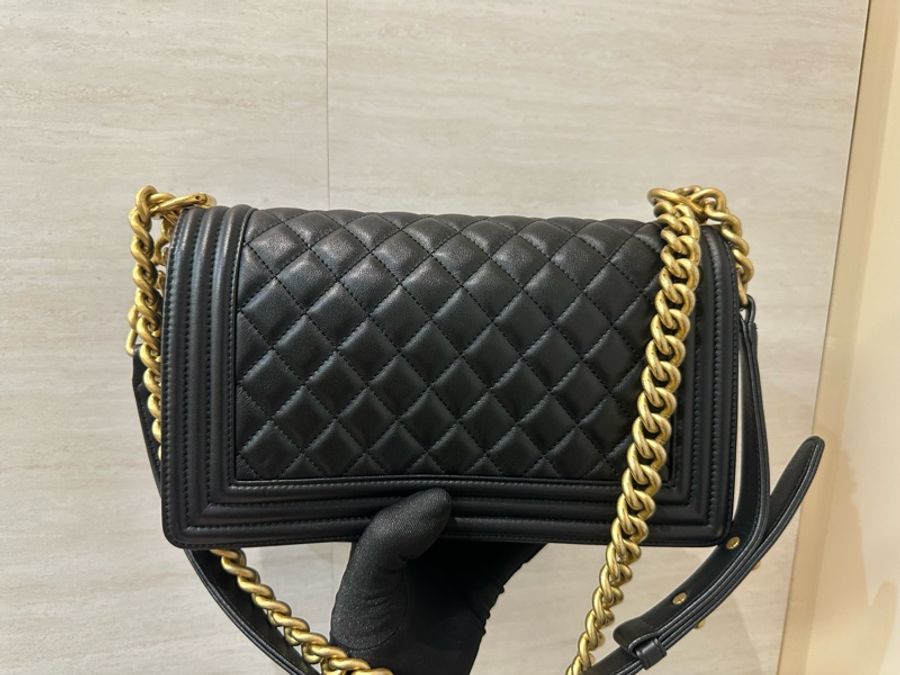 Chanel 黑牛皮菱格紋霧金釦boy25A67086-1