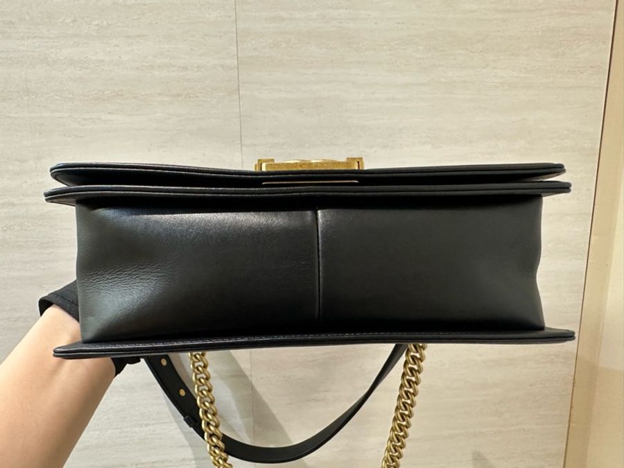 Chanel 黑牛皮菱格紋霧金釦boy25A67086-5