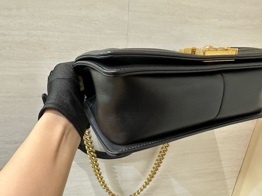 Chanel 黑牛皮菱格紋霧金釦boy25A67086-6