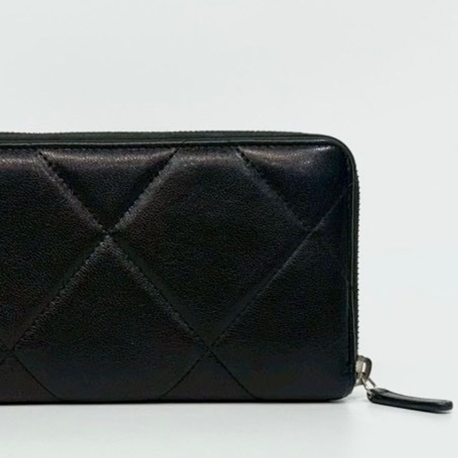 CHANEL黑金羊皮19桃紅內裡ㄇ拉長夾-6
