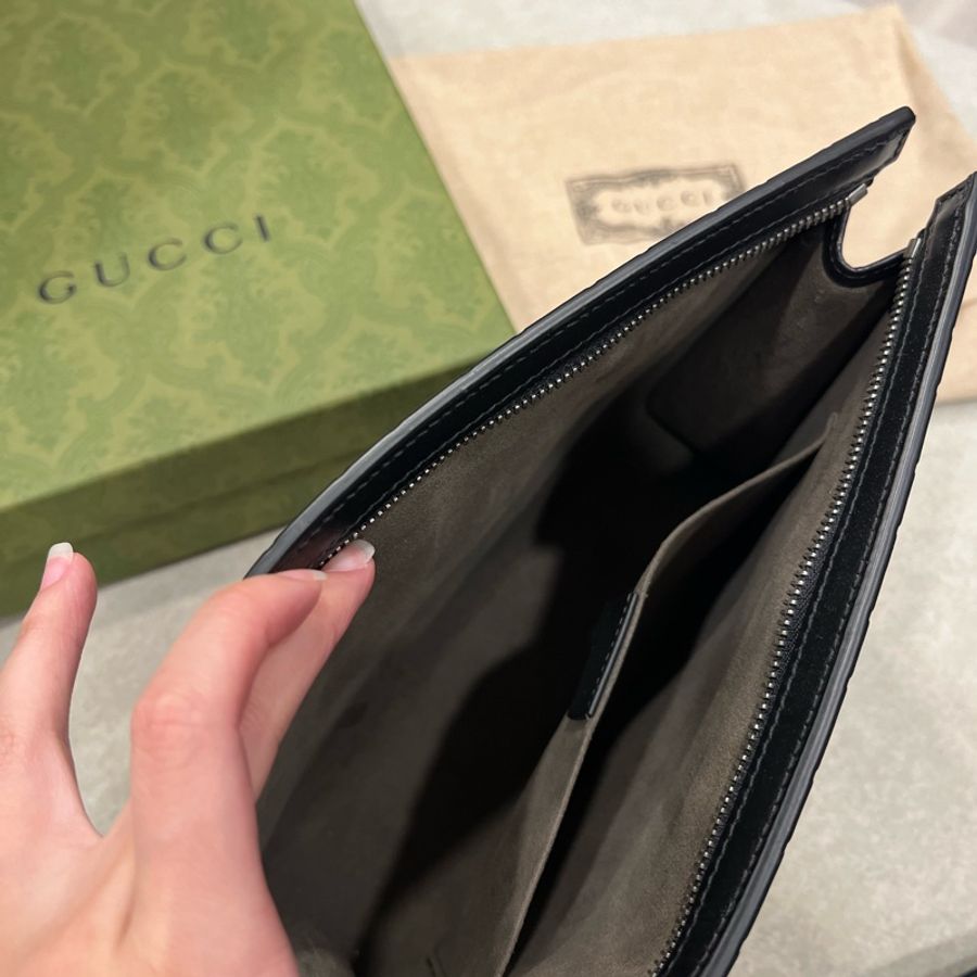 Gucci 黑壓紋手拿包-2