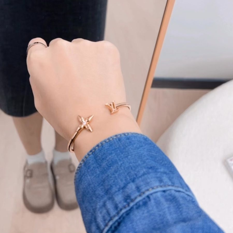 Lv louisette signature 金色手鐲-7