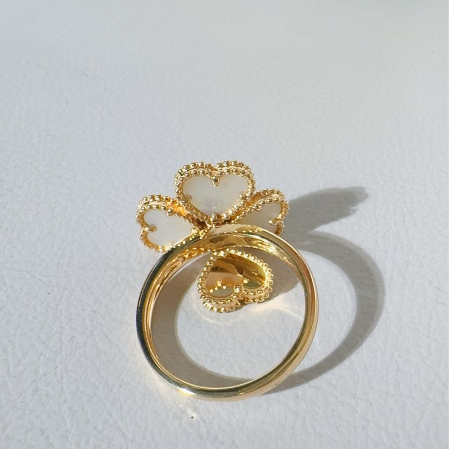 Vca梵克雅宝 Sweet Hearts系列 18K金白贝母爱心四叶草戒指-4