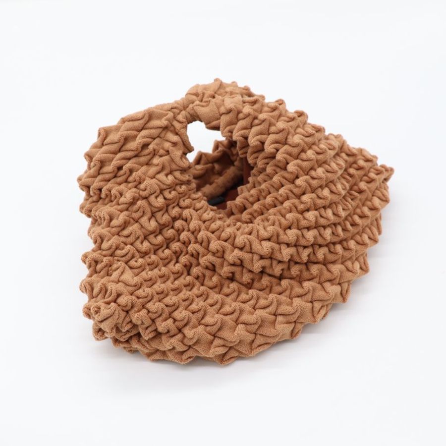 Issey Miyake 三宅一生 x 近藤悟史 Wool Shell Knit系列 南瓜色 皺摺 手提包-1