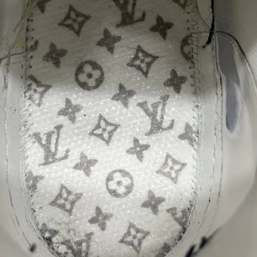 LV trainer sticker-9