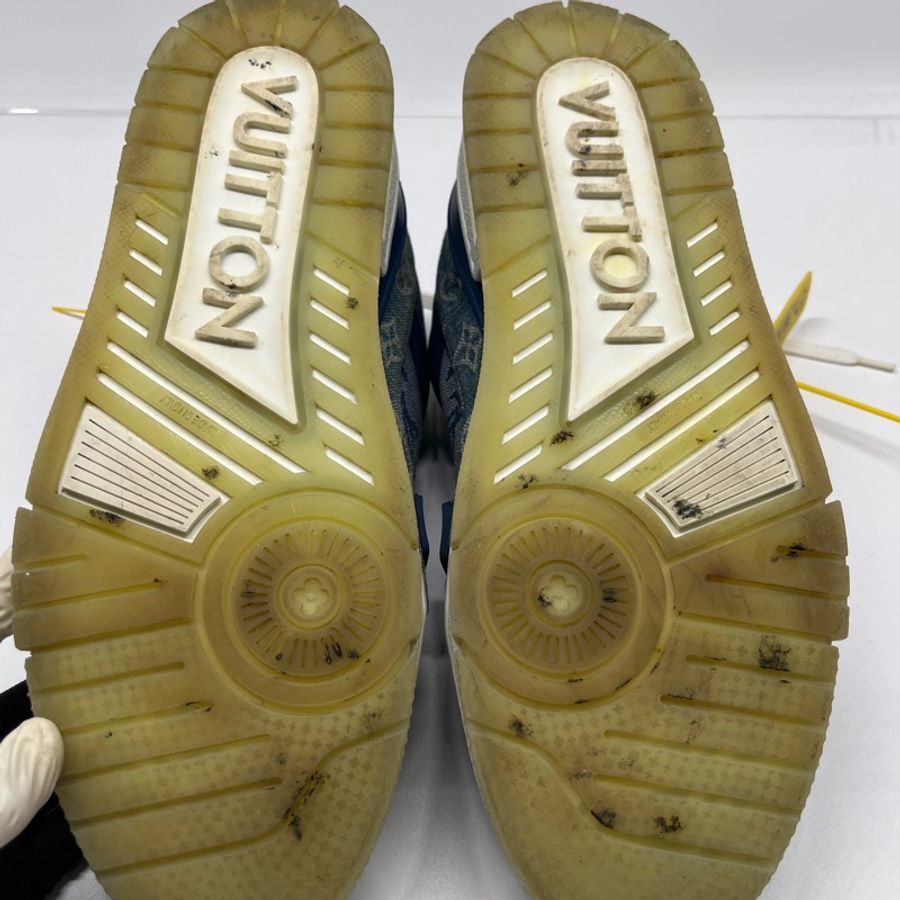 LV trainer sticker-14