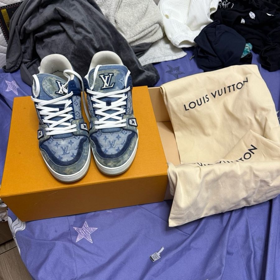 LV trainer sticker-1
