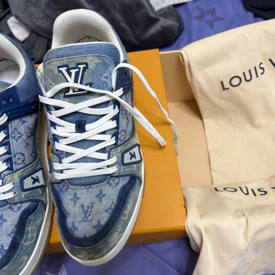 LV trainer sticker-3