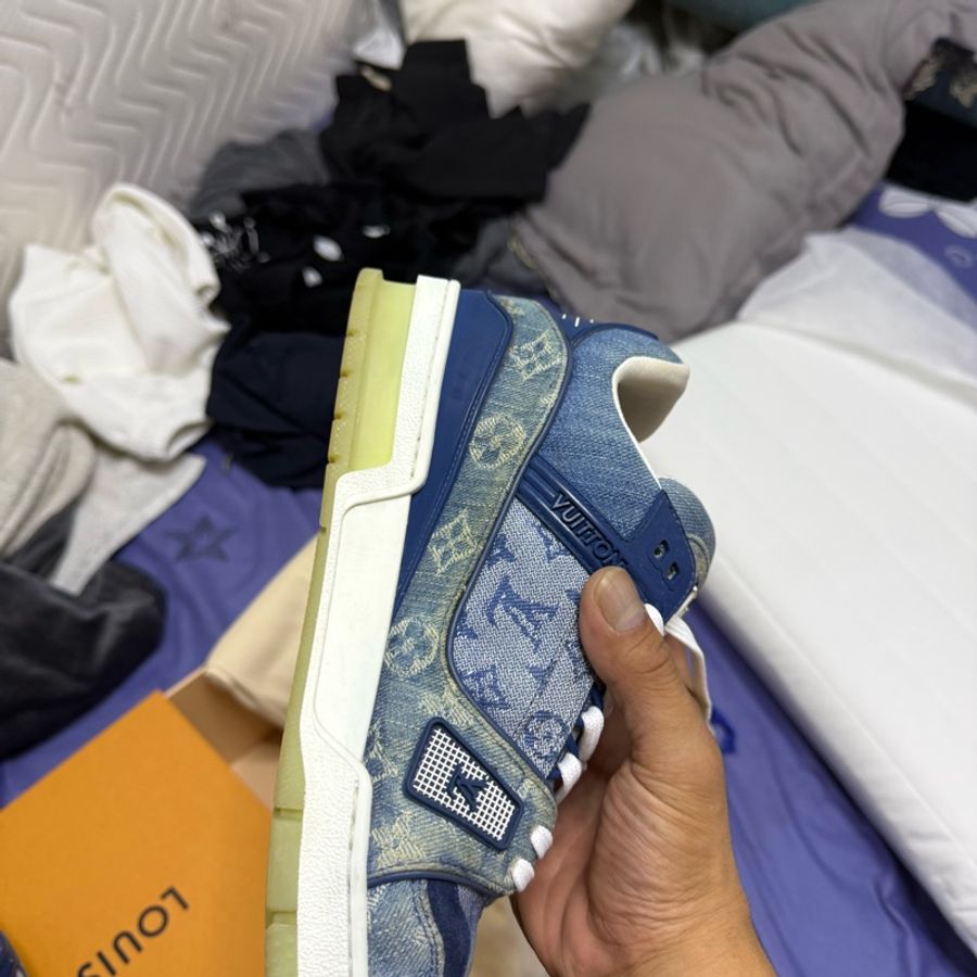 LV trainer sticker-4