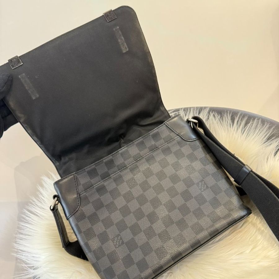 LV District 棋盤格郵差包-5