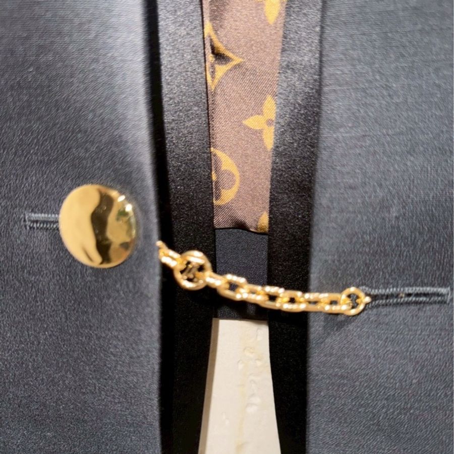 LV V領老花內裡黑色西裝外套 36碼-2