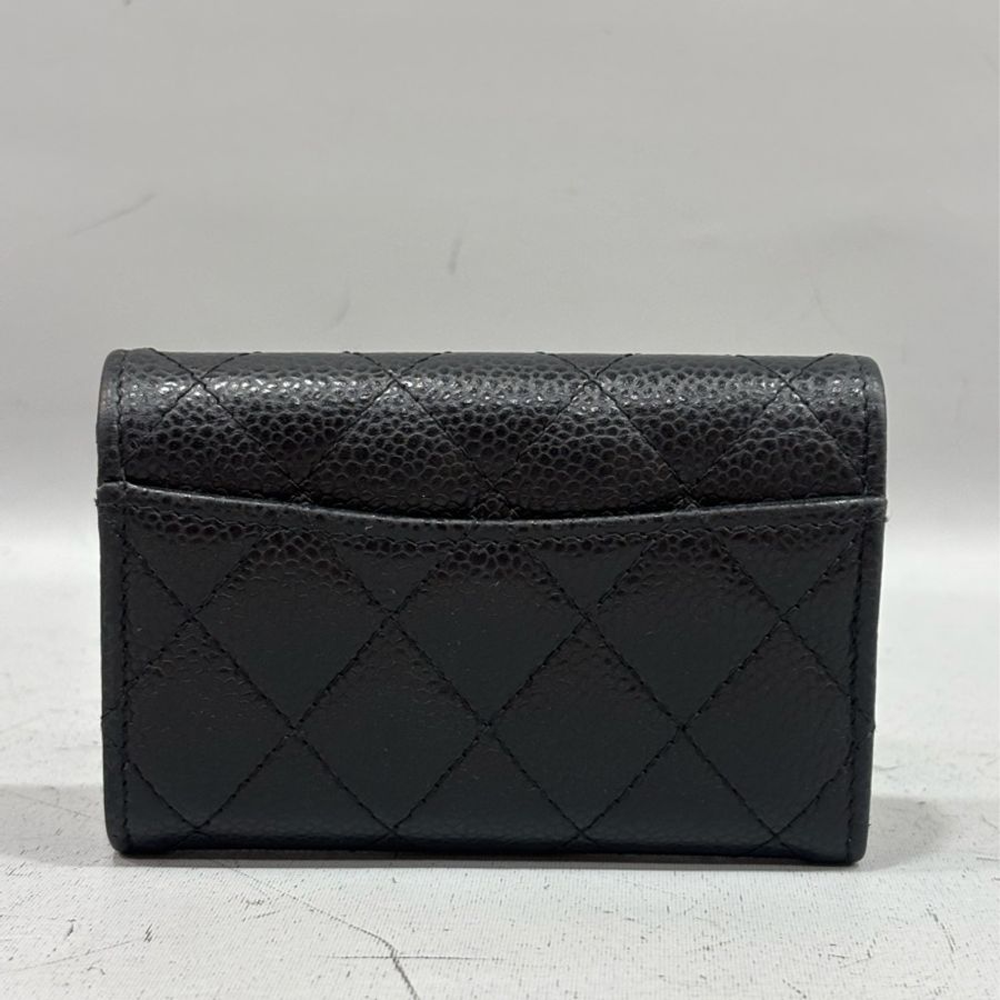 CHANEL AP0214 COCO 新款 背面有口袋 黑色荔枝皮 銀釦 釦式 零錢包 信用卡夾 名片夾 短夾 皮夾-1