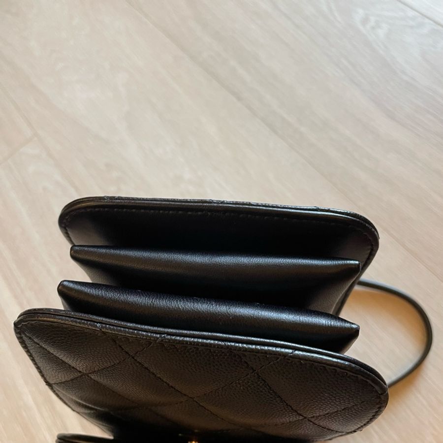 CHANEL Caviar Leather 荔枝皮 黑金小包/手機包-7