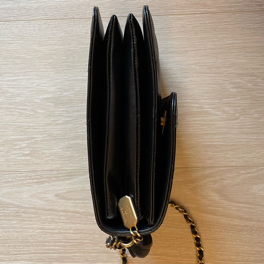 CHANEL Caviar Leather 荔枝皮 黑金小包/手機包-10