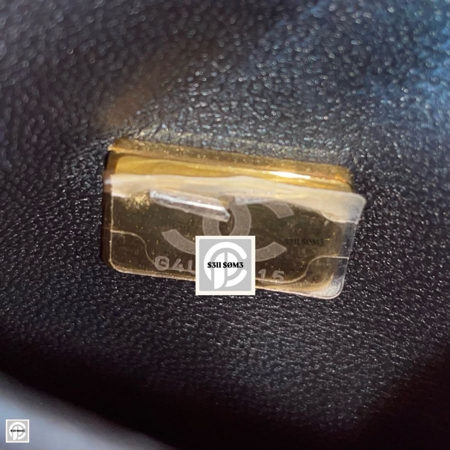 CHANEL Caviar Leather 荔枝皮 黑金小包/手機包-20