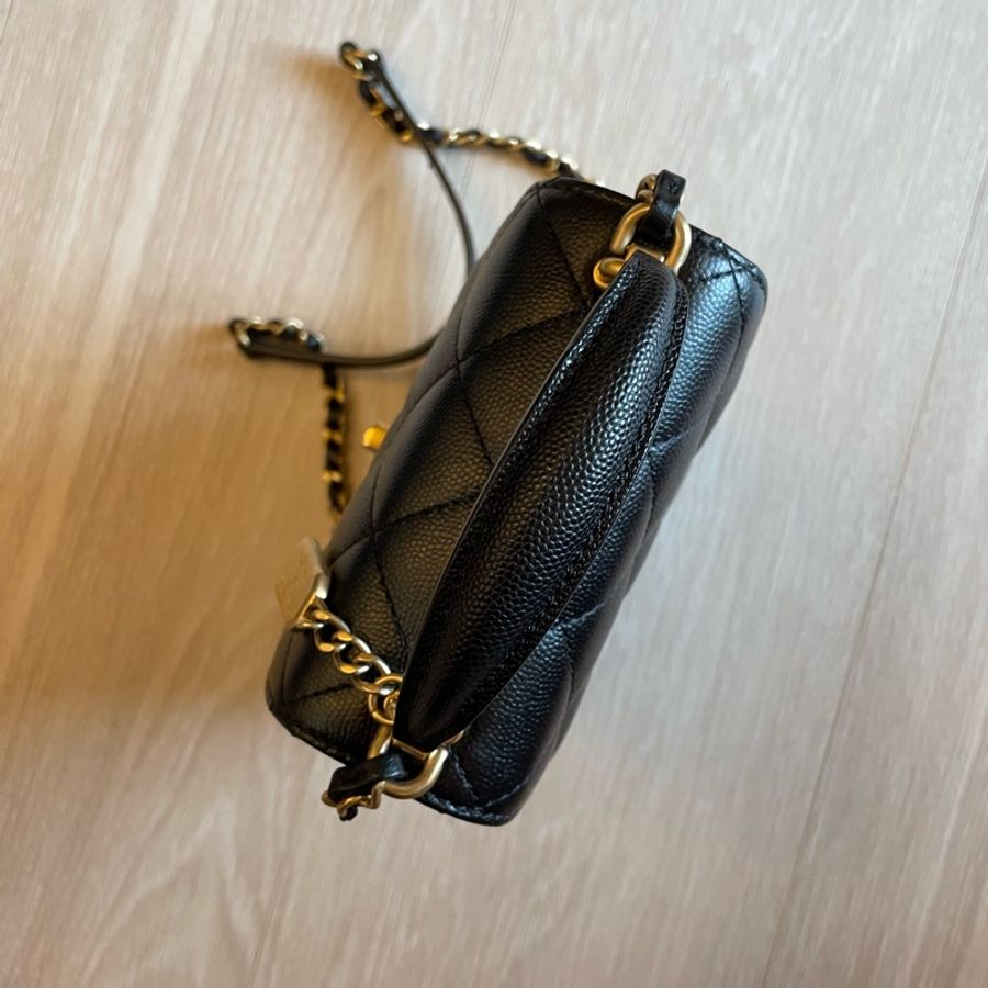 CHANEL Caviar Leather 荔枝皮 黑金小包/手機包-23