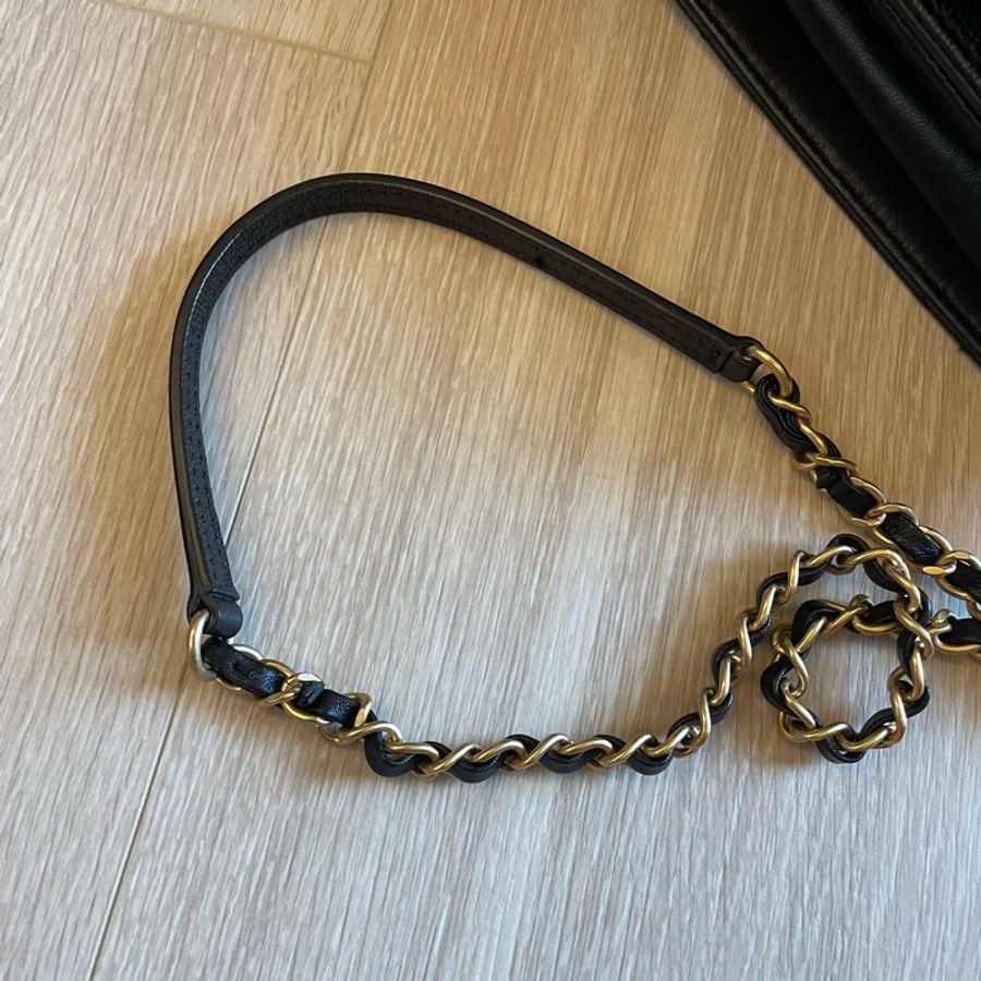 CHANEL Caviar Leather 荔枝皮 黑金小包/手機包-25