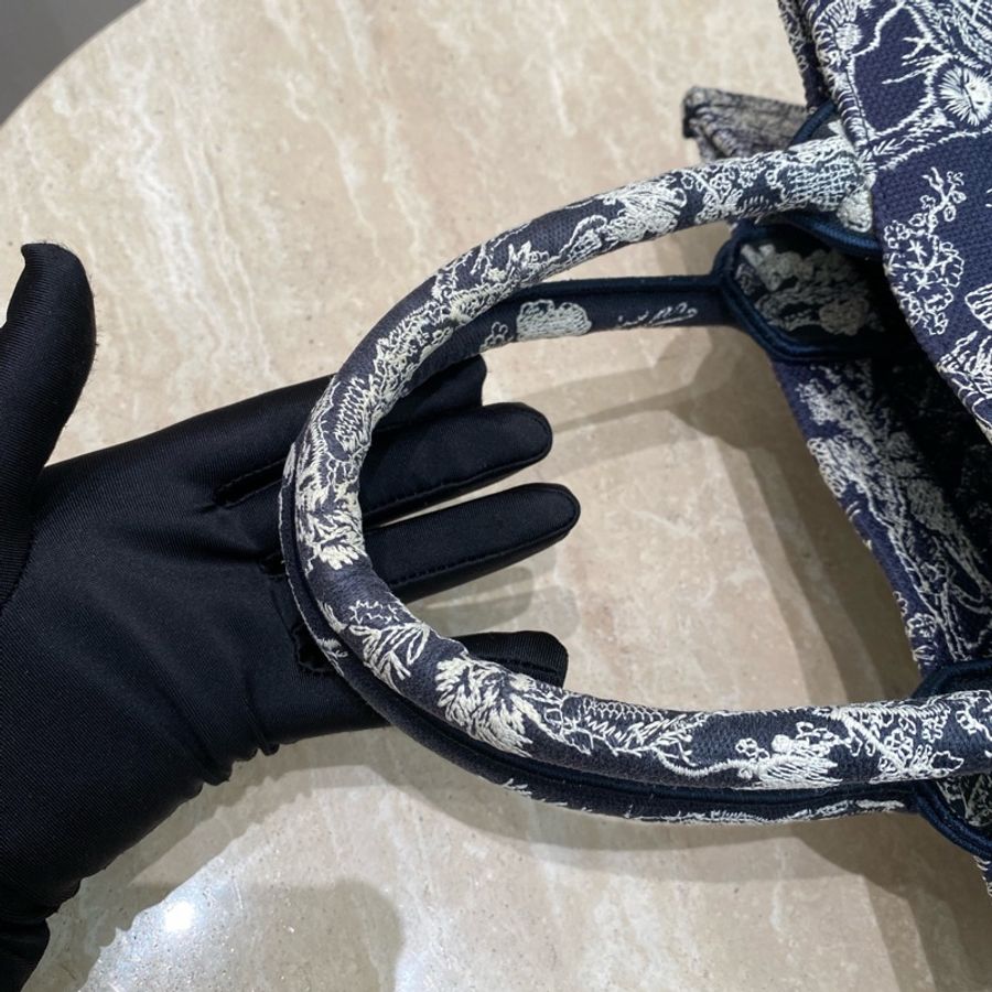 Dior 小號Book tote 動物園刺繡23年 尺寸約26.5x22x14-9
