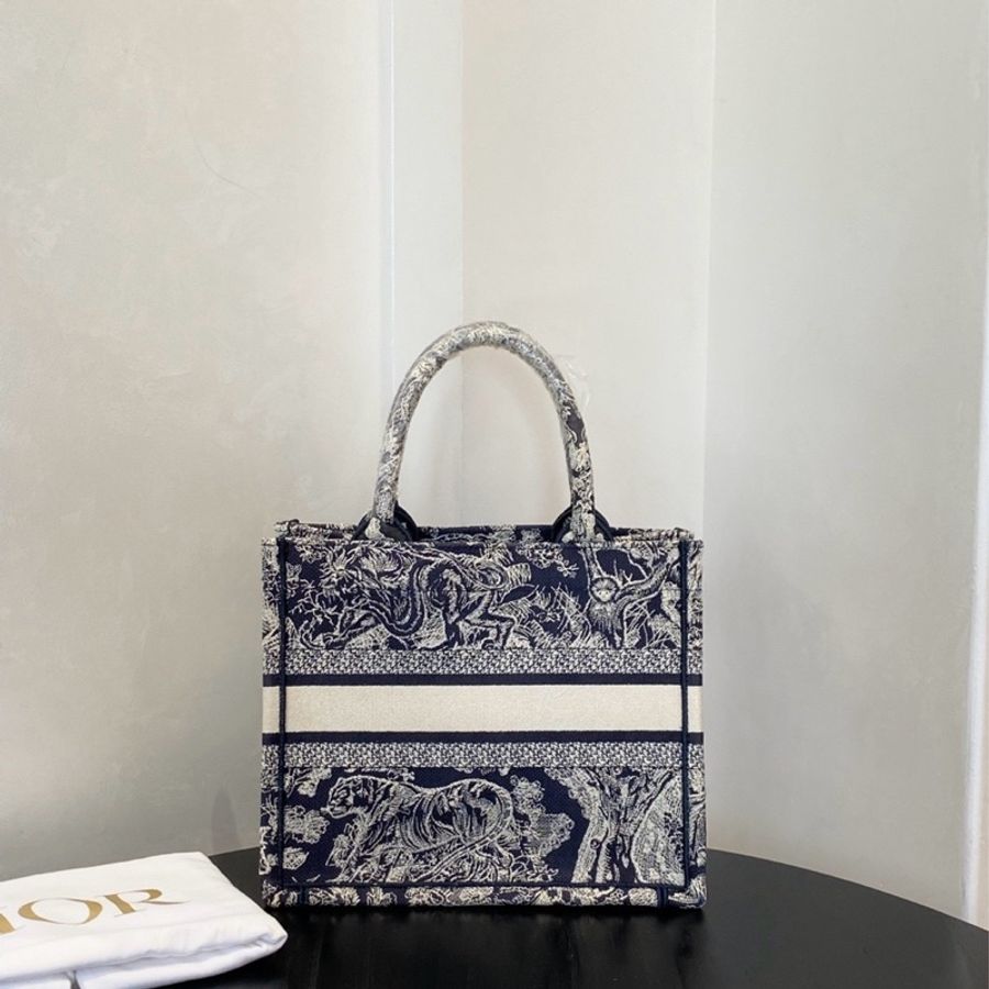 Dior 小號Book tote 動物園刺繡23年 尺寸約26.5x22x14-16