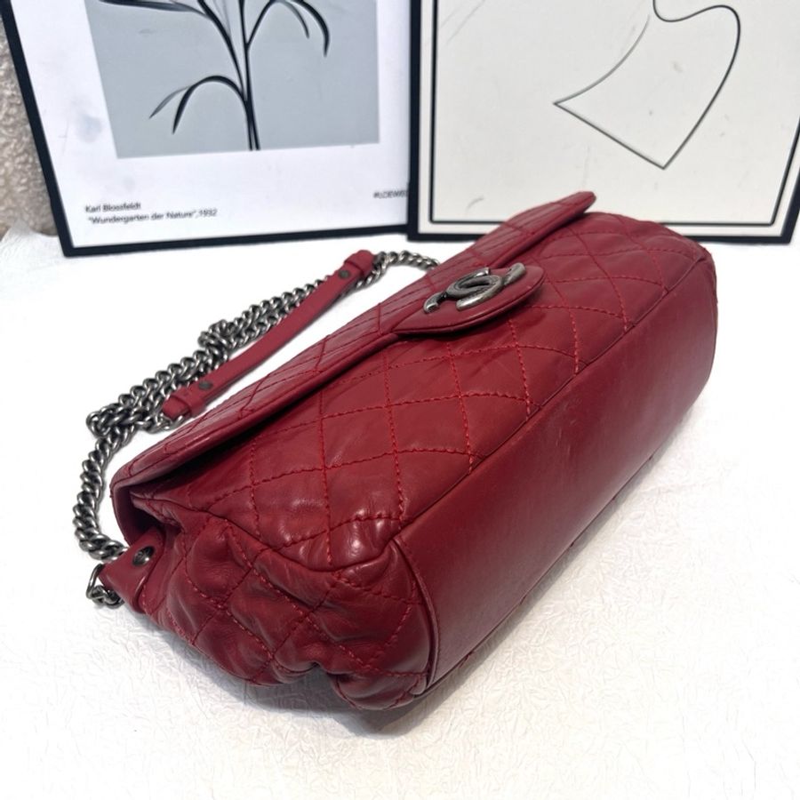 Chanel 紅色鏈條包 翻蓋銀扣 復古做舊logo 單肩包 底長約30cm-3