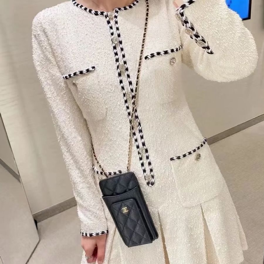 #近新閒置 #超稀有釋出 香奈兒黑金荔枝皮斜挎手機包 #多功能超時尚-1