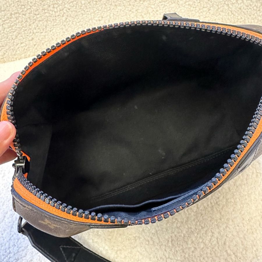 LV限量秀款 Keepall 老花斑馬人揹包-7